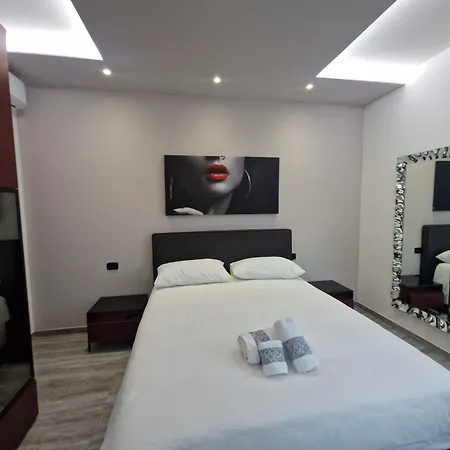 House 21 Guest house *