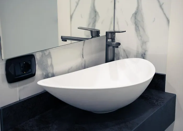 House 21 ゲストハウス コッレッキオ